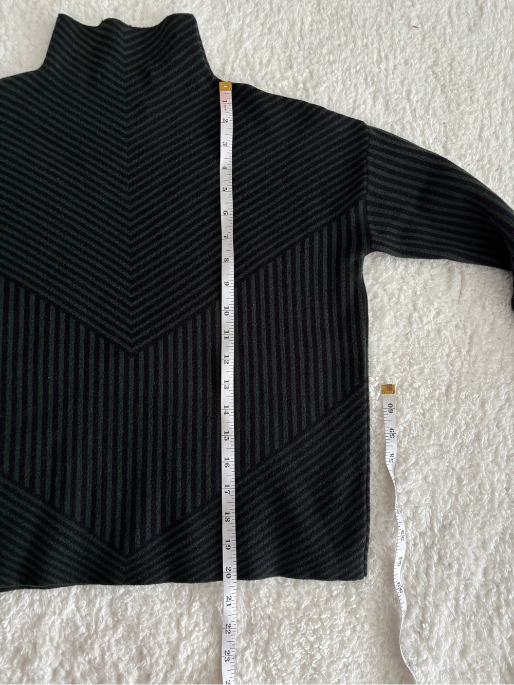 Tahari Women’s Mock Neck Sweater Sz S Green Black Chevron Striped Thick Knit - Picture 7 of 7